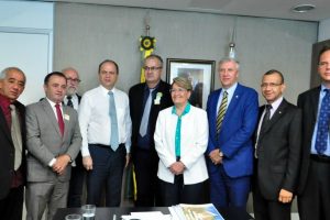 Carlos Gomes busca recursos para hospital de Parobé