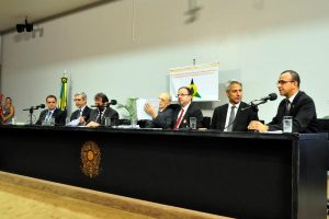 carlos-gomes-prb-defende-o-potencial-economico-da-reciclagem-durante-seminario-na-camara-foto-jorge-fuentes-06-06-17-01