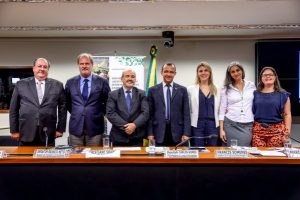 Carlos Gomes destaca que logística reversa de medicamentos ainda não saiu do papel