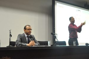 carlos-gomes-prb-encontro-libras-surdos-brasilia-foto2-ascom-28-04-2016