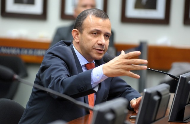 carlos-gomes-prb-propoe-a-criacao-da-lei-de-incentivo-a-reciclagem-foto-douglas-gomes-23-11-15