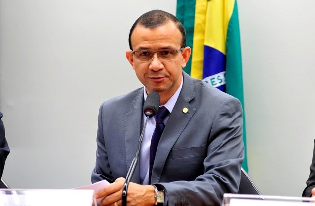 carlos-gomes-prb-quer-garantir-aposentadoria-para-catadores-foto-zeca-ribeiro-ag-camara-31-08-15