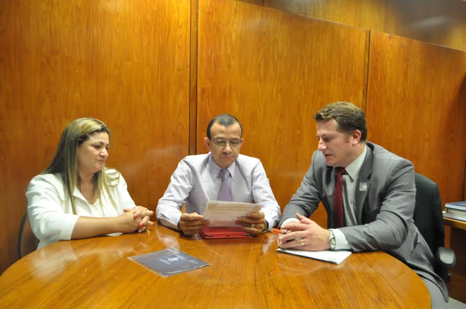 Carlos Gomes recebe reivindicações do prefeito de Seberi