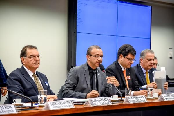 Reciclagem é uma aposta de Carlos Gomes para alavancar a economia