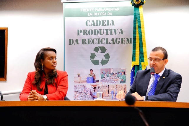 carlos-gomes-prb-tia-eron-prb-frente-parlamentar-da-reciclagem-foto-gouglas-gomes-10-04-15-03