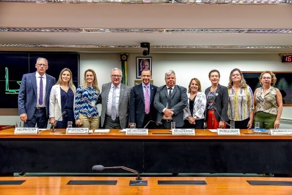 Importância da vacinação no Brasil e países vizinhos é debate na Câmara