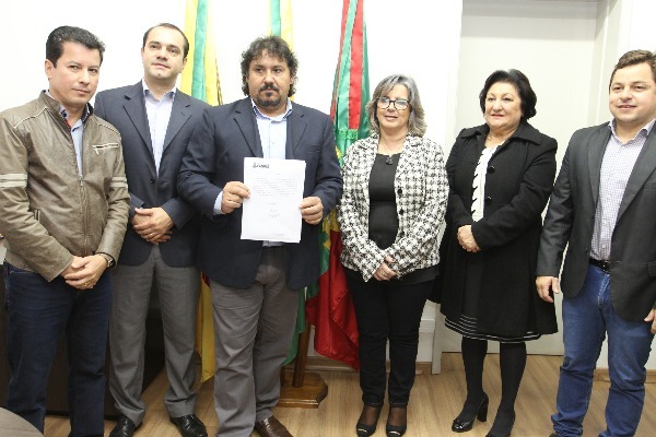 Republicano Carlos Lanes toma posse como vereador em Canoas