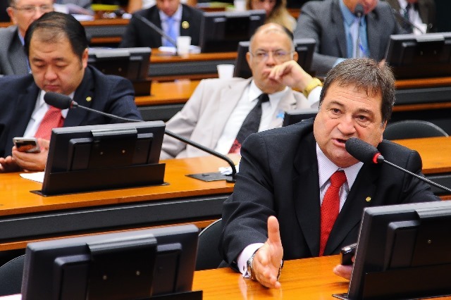 cesar-halum-prb-cobranca-abusiva-remarcacao-de-bilhetes-aereos-promocionais-foto-douglas-gomes-04-11-15-03