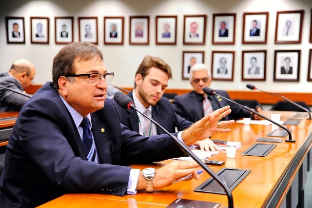 cesar-halum-prb-frente-parlamentar-da-reciclagem-foto-gouglas-gomes-10-04-15-02