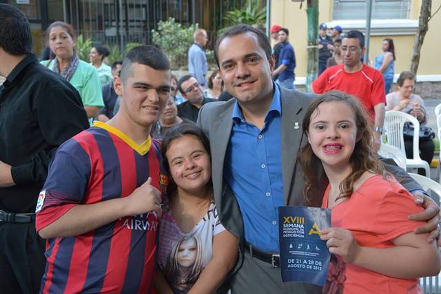 O vereador César Augusto (PRB) prestigiou a solenidade de abertura da Semana Municipal de D