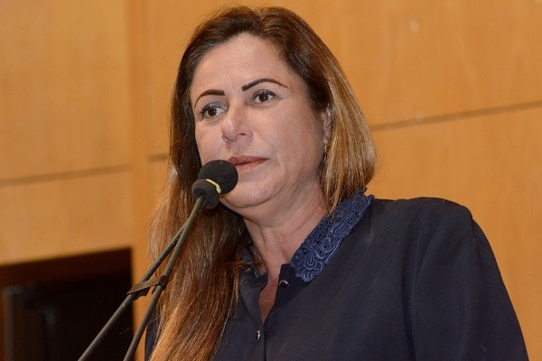 Cláudia Lemos defende valorização dos professores no Espírito Santo