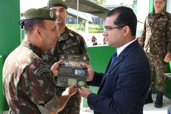 Claudinei Marques é homenageado pelo Exército Brasileiro em Florianópolis