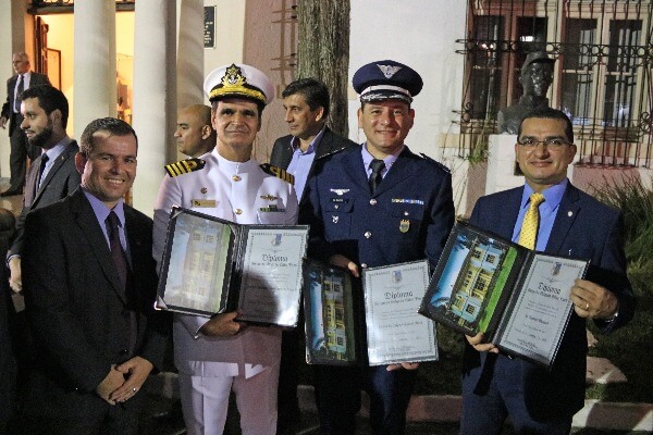 Claudinei Marques é homenageado com diploma Amigo da “Brigada Silva Paes”