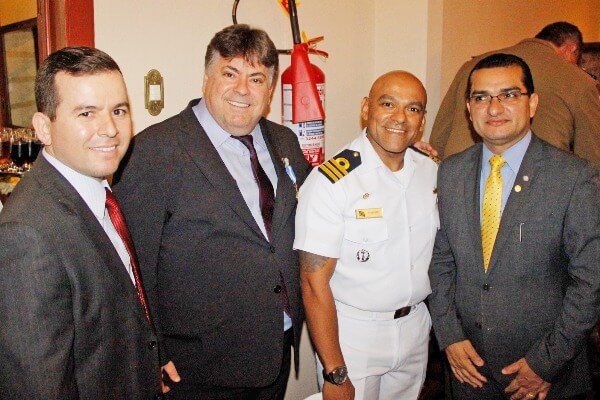 Claudinei Marques prestigia homenagem “Amigo da Marinha”