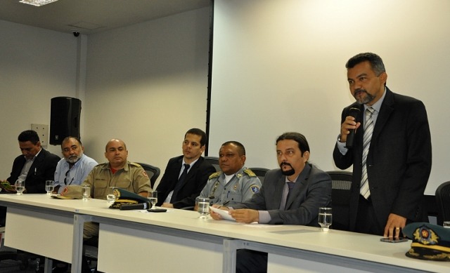 cleber-verde-prb-encontro-frente-parlamentar-seguranca-ma-29-05-15-foto-agencia-al
