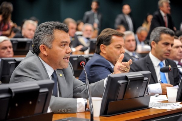 Comissão aprova projeto de Cleber Verde sobre recuperação de solo