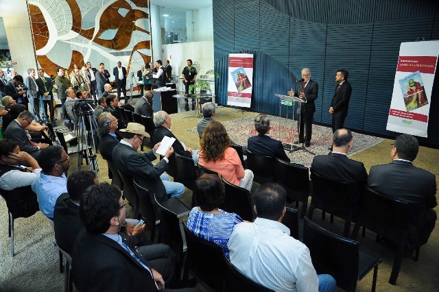 cleber-verde-prb-prestigia-relancamento-de-livro-sobre-carlos-lamarca-foto-douglas-gomes-21-10-15-03