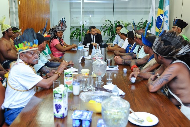 Cleber Verde recebe indígenas na Liderança do PRB