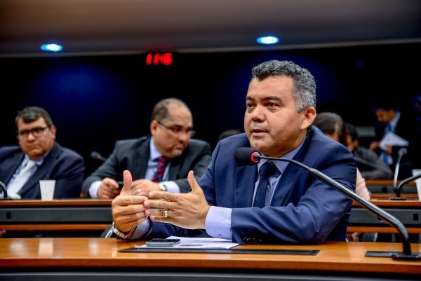 Projeto proíbe suspensão de plano de saúde durante pandemia de coronavírus