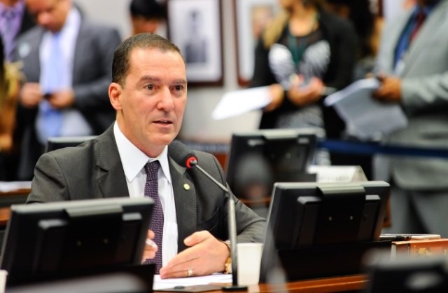 Comissão aprova projeto de Vinicius Carvalho que normatiza pagamento com cheque