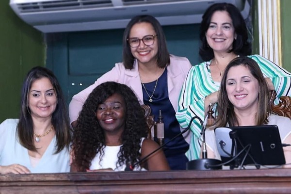 Secretária Cristiane Britto conhece programas sociais em Salvador