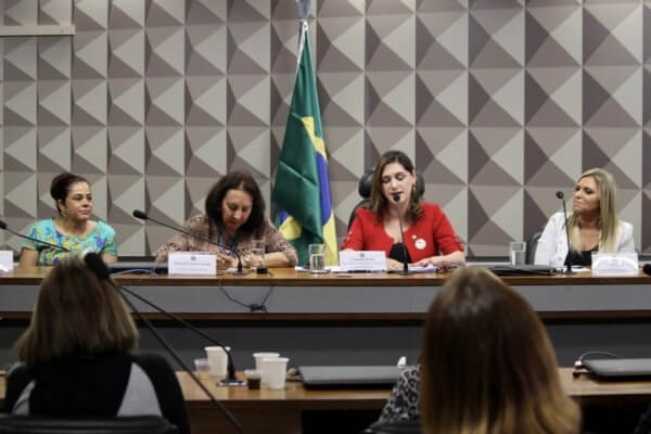 Cristiane Britto discute participação da mulher na política