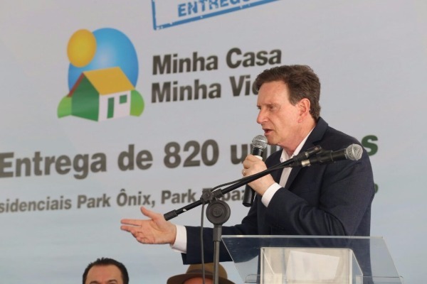 Crivella entrega as chaves de 820 imóveis em Santa Cruz