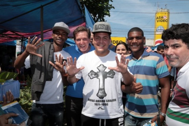 Crivella leva propostas a Santa Cruz da Serra