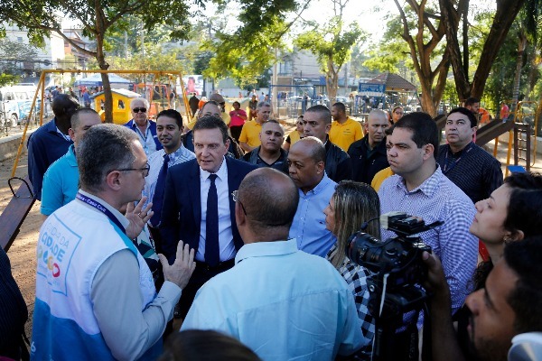 Crivella acompanha 21ª edição do Cuidar da Cidade no Anil