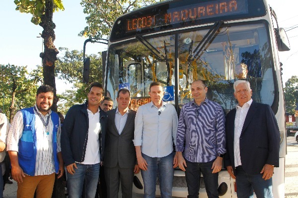 Crivella inaugura linha de ônibus que vai ligar Cidade de Deus a Madureira