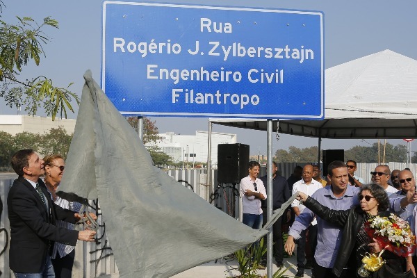 Crivella inaugura rua que ajudará a reduzir engarrafamentos na barra