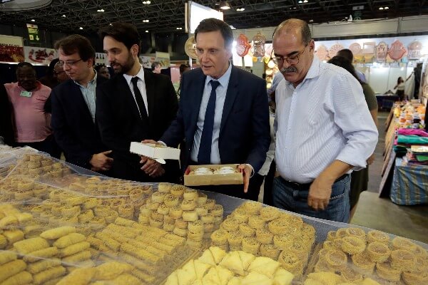 Crivella ressalta espírito solidário do carioca na abertura da Feira da Providência