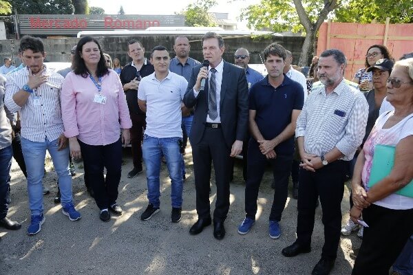 Crivella lança pedra fundamental de centro para exames em Santa Cruz