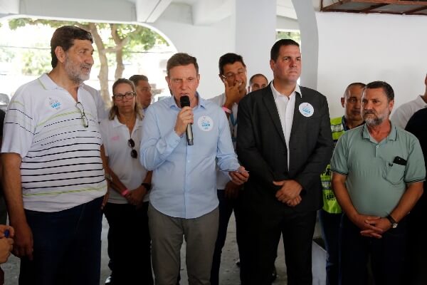 Crivella acompanha duas ações de órgãos da prefeitura na Zona Oeste