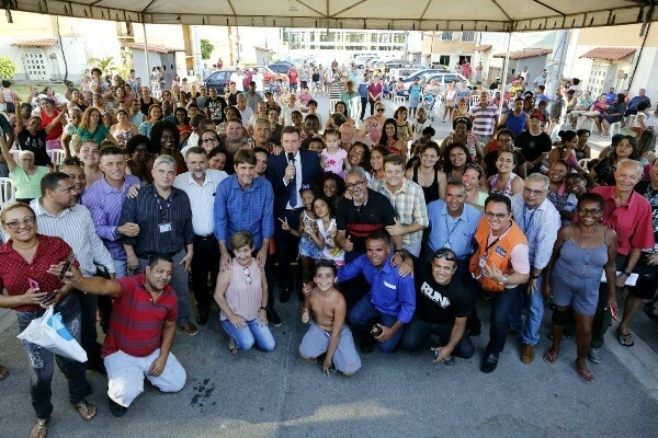 Crivella entrega RGIs e realiza o sonho da casa própria para 434 famílias