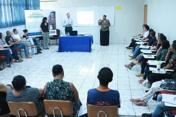 Curo de Lideranças Femininas da FRB atende comunidade surda no DF