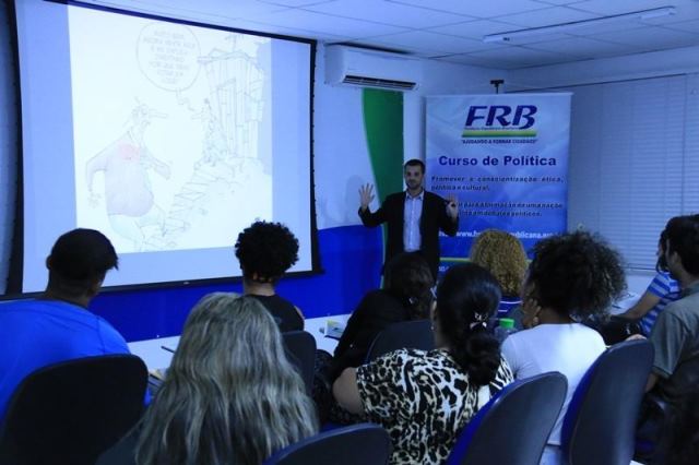 curso-politica-novas-turmas-idiomas-frb-foto-carlos-gonzaga-02-10-15-03