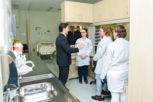 Prefeito Daniel Guerra celebra aniversário de um ano da UPA 24H