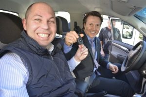 Prefeito Daniel Guerra entrega 15 novos veículos para seis secretarias municipais