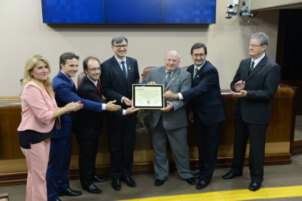 daniel-guerra-prb-homenagem-a-universidade-de-caxias-do-sul-foto2-daniel-bianchi-15-02-17
