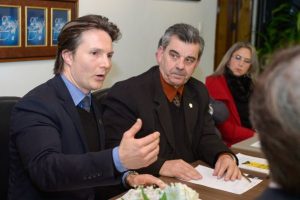 Daniel Guerra ouve demandas de empresários em Gabinete Itinerante na CIC