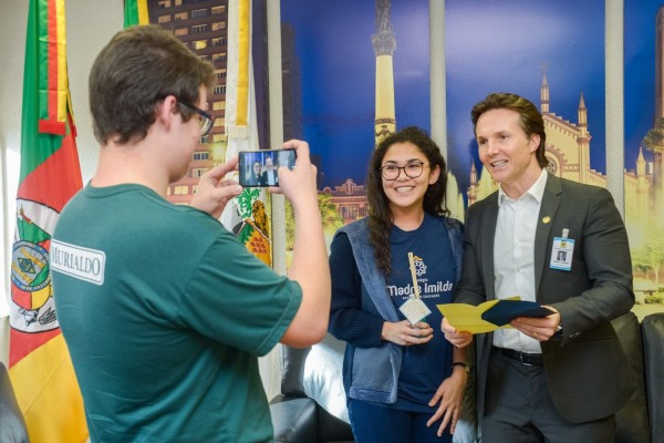 Daniel Guerra recebe estudantes do programa Miniempresa