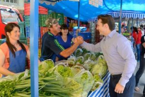 Daniel Guerra visita Ponto de Safra na Praça Dante Alighieri