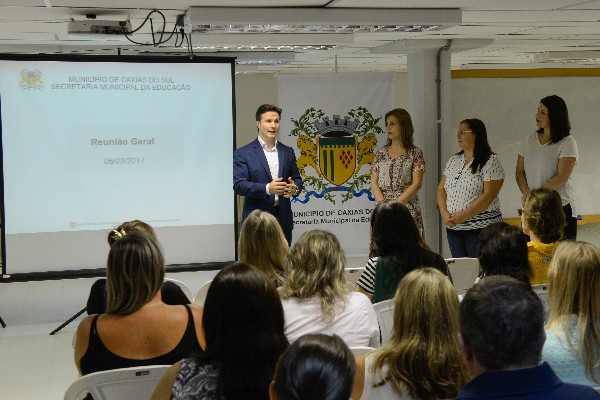 daniel-guerra-prb-visita-secretaria-de-educacao-foto2-petter-campagna-kunrath-06-03-17