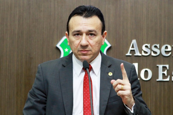 Projeto de David Durand concede isenção de IPVA para veículos novos no Ceará