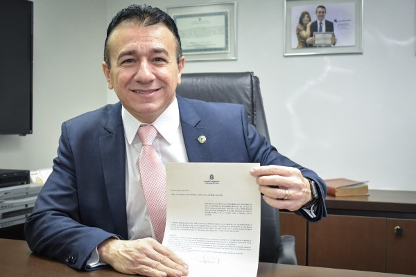 David Durand pede a compra de aparelhos de raio-X e ultrassom para hospital no Ceará