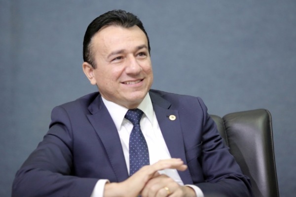 Lei obriga autoescolas a divulgar aplicativo que oferece descontos em multas no Ceará