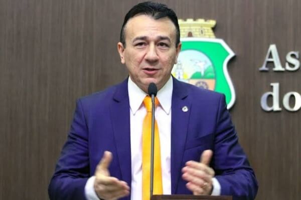 Aprovado projeto que combate a sexualização de crianças no CE