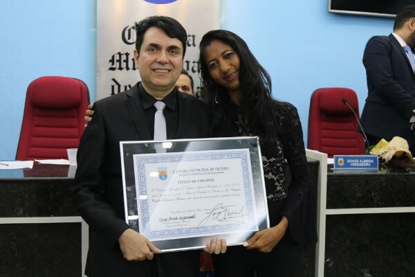 Denise Almeida homenageia professor com Título de Cidadão Olindense