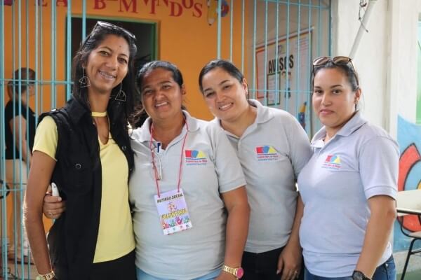 Denise Almeida participa de mutirão social em Olinda